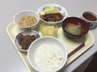 食いしん坊事務員の給食