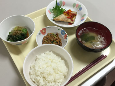 食いしん坊事務員の給食