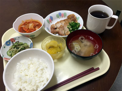 食いしん坊事務員の給食