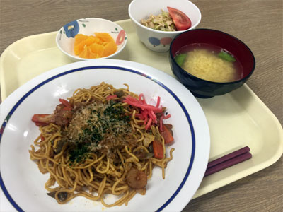 食いしん坊事務員の給食