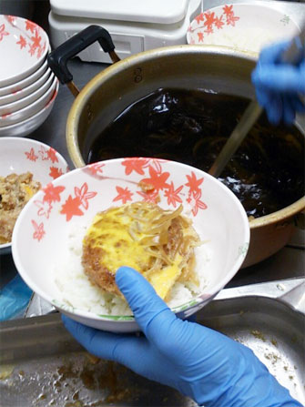 ある日の昼食　～カツ丼～