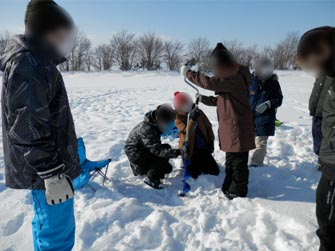 釣れるかな？わかさぎ釣り体験！