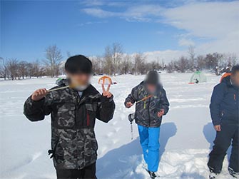 釣れるかな？わかさぎ釣り体験！